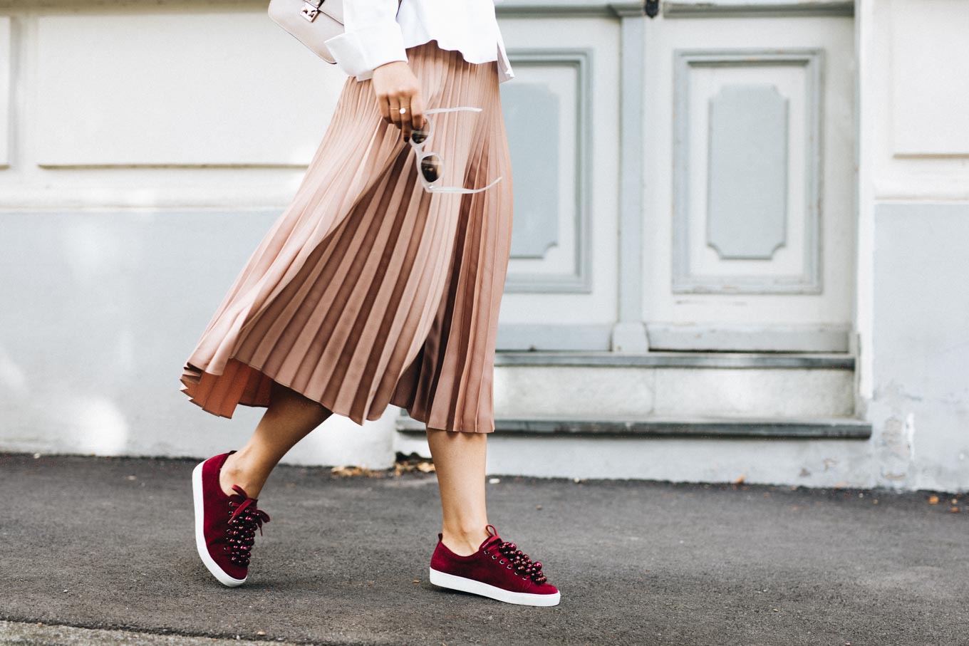 pleated skirt outfit sneakers