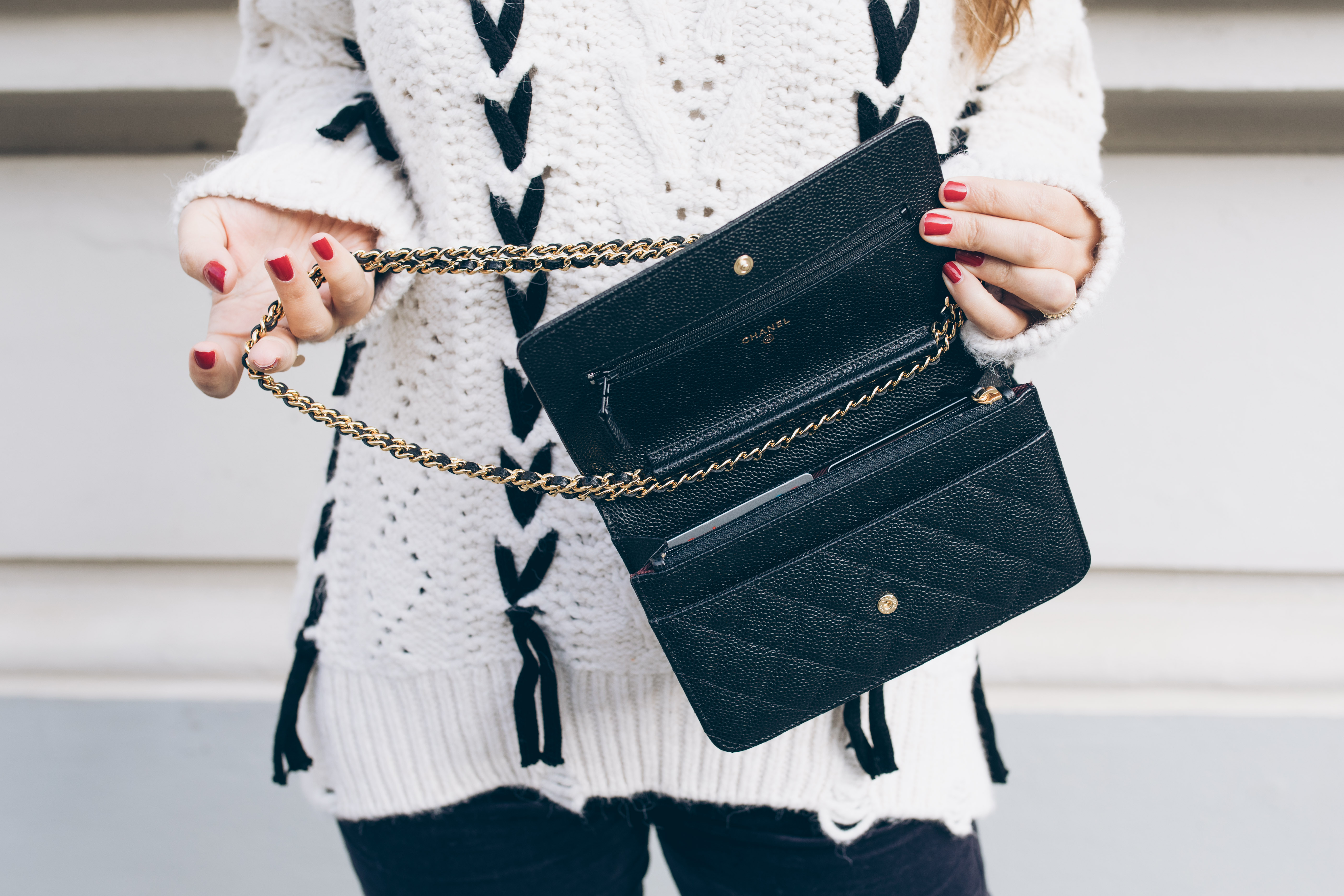 NEW IN: Chanel Wallet On Chain  Chanel woc outfit street style