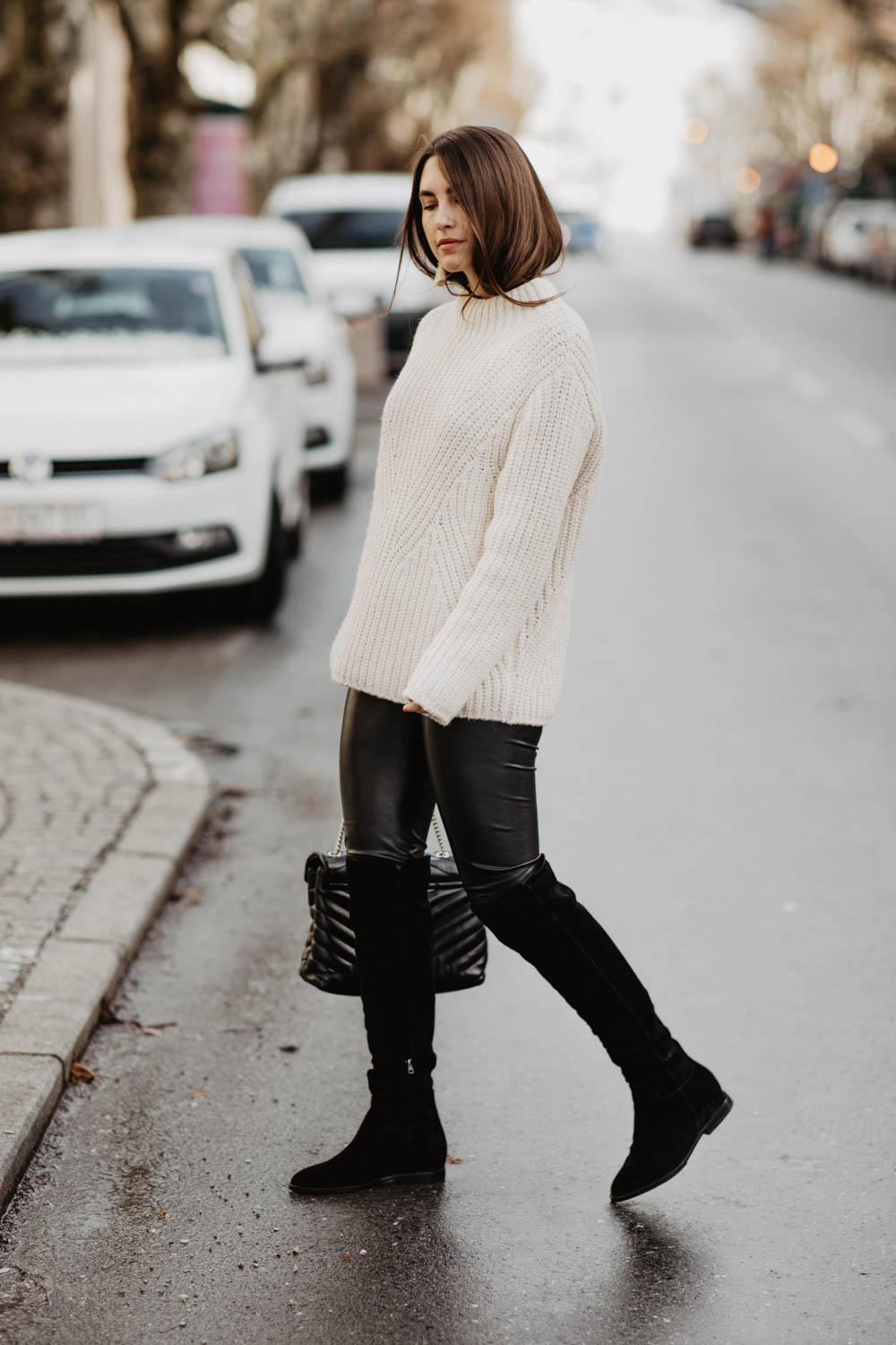 Outfit: Ash Overknee Boots, Artitzia Daria Leather Pants, Closed Alpaka ...